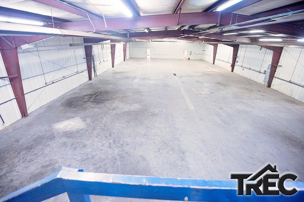 415 Alan Rd — photo 3 of 41