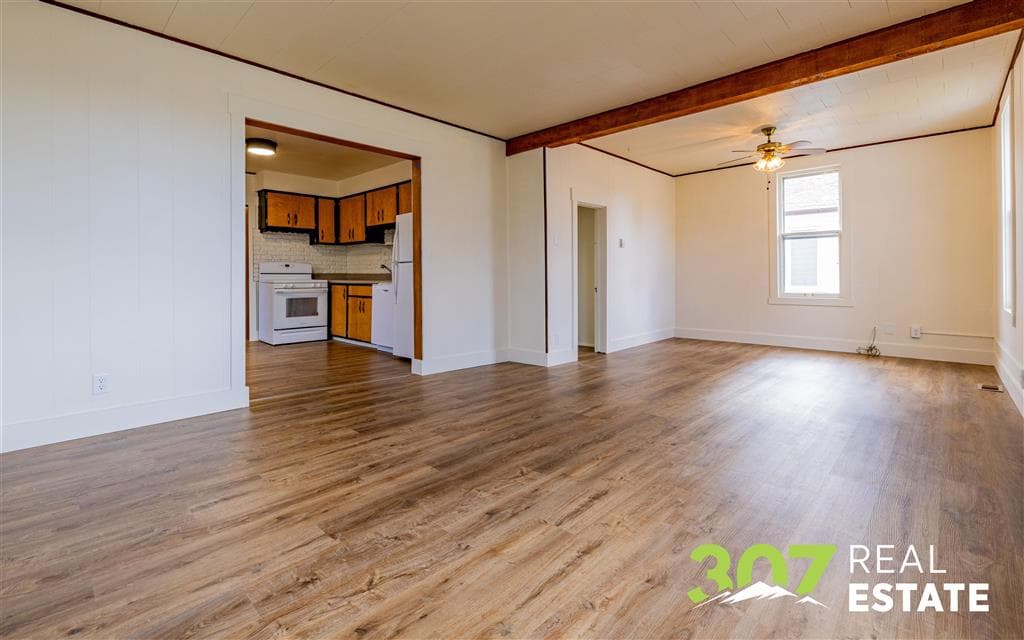 1726 Alger Ave — photo 2 of 16