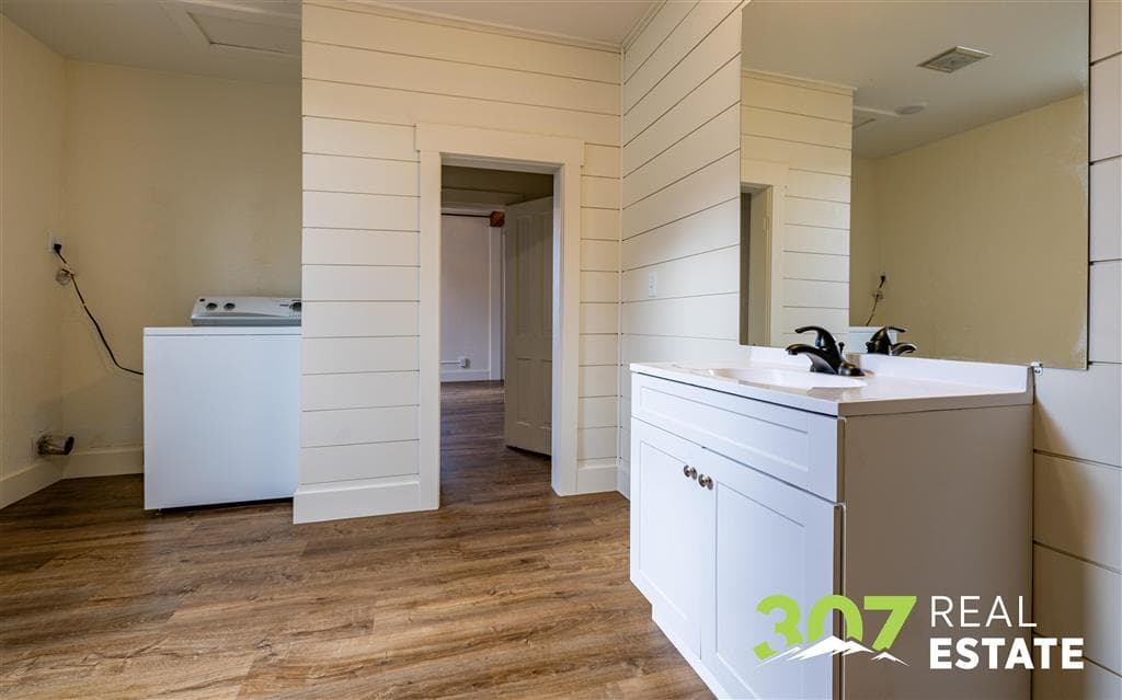 1726 Alger Ave — photo 11 of 16