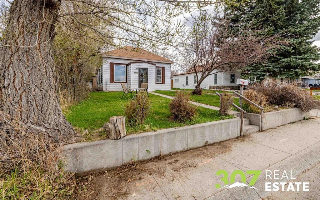 1726 Alger Ave — photo 14 of 16