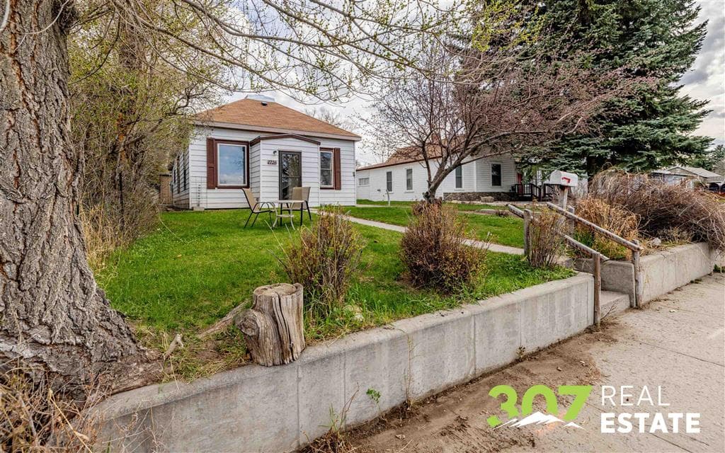 1726 Alger Ave — photo 16 of 16