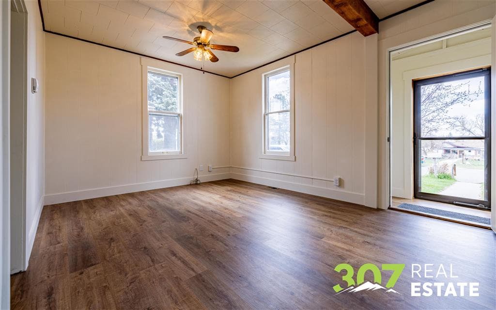 1726 Alger Ave — photo 3 of 16