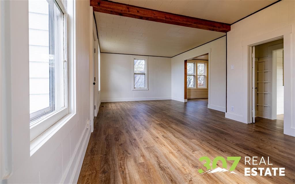 1726 Alger Ave — photo 4 of 16