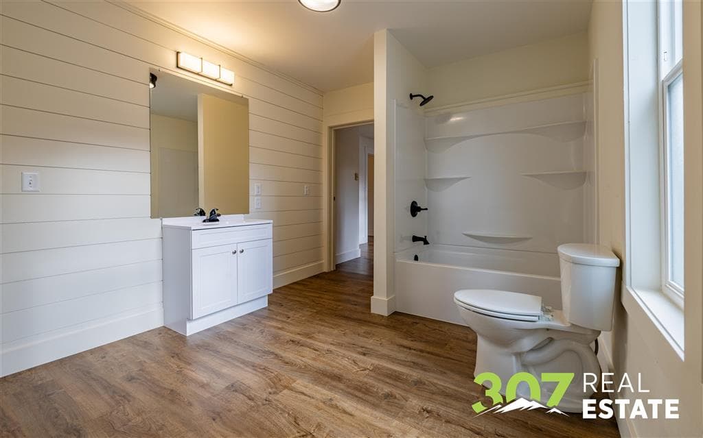 1726 Alger Ave — photo 9 of 16