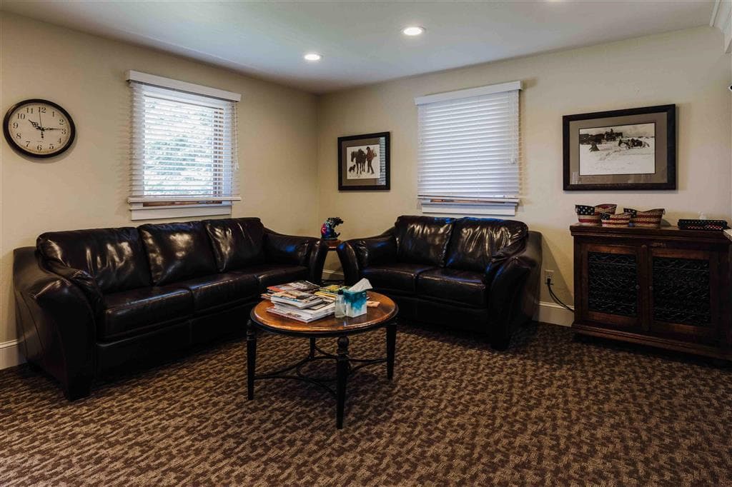 931 Rumsey Ave — photo 2 of 35