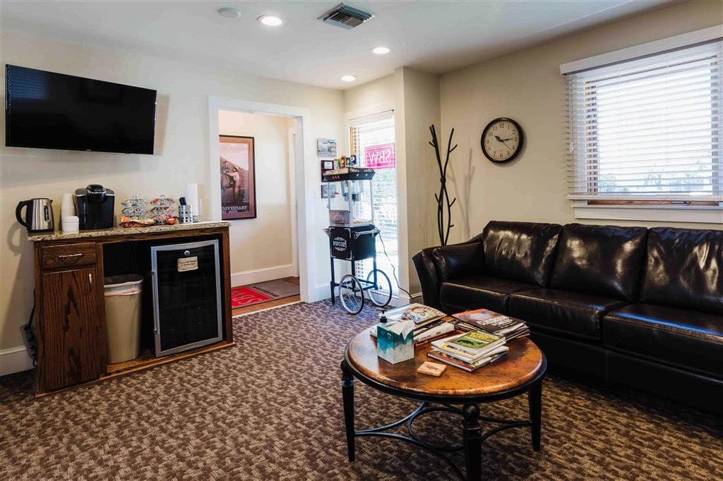 931 Rumsey Ave — photo 3 of 35