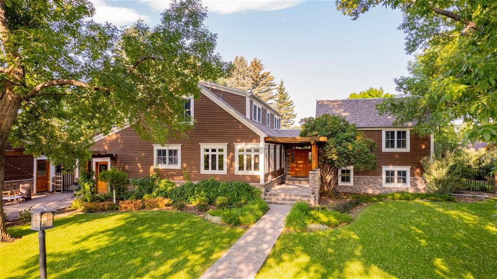 1420 Meadow Ln Ave photo 1