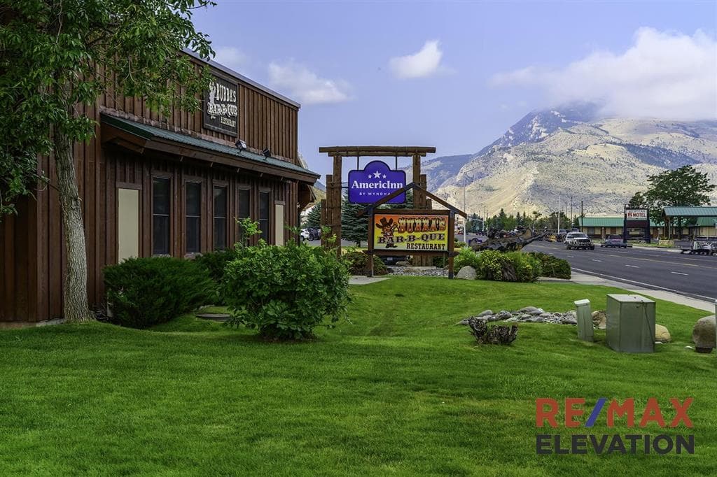 512 Yellowstone Ave — photo 2 of 52