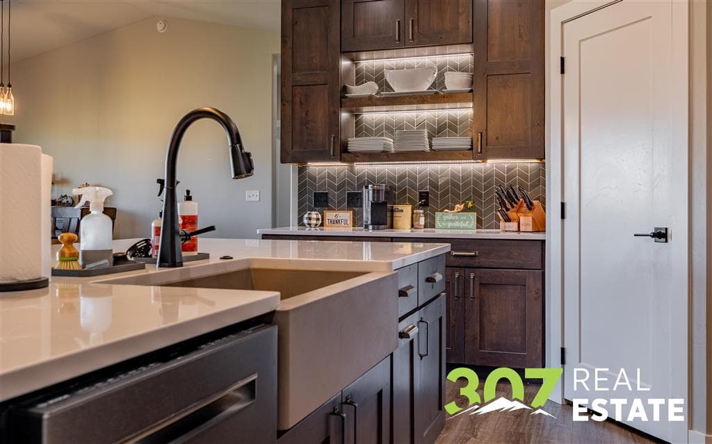 5 Breezy Ln — photo 4 of 58