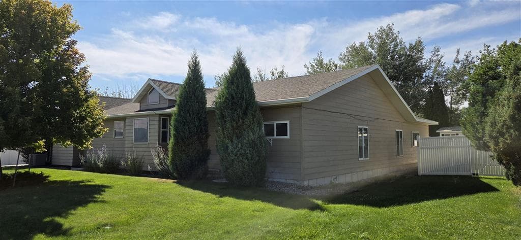 2132 Cougar Ave — photo 3 of 47