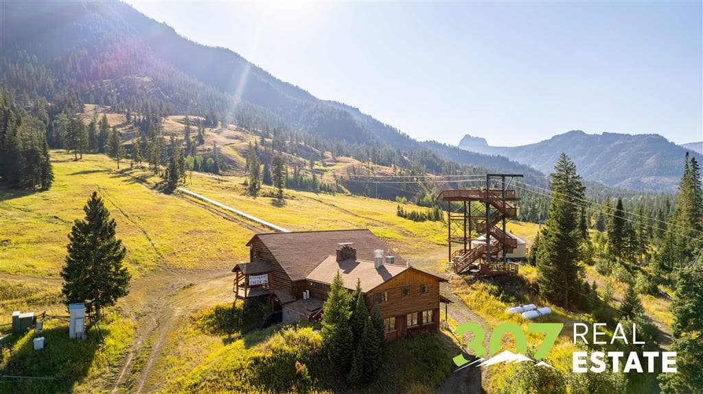 348 North Fork Hwy — photo 2 of 29