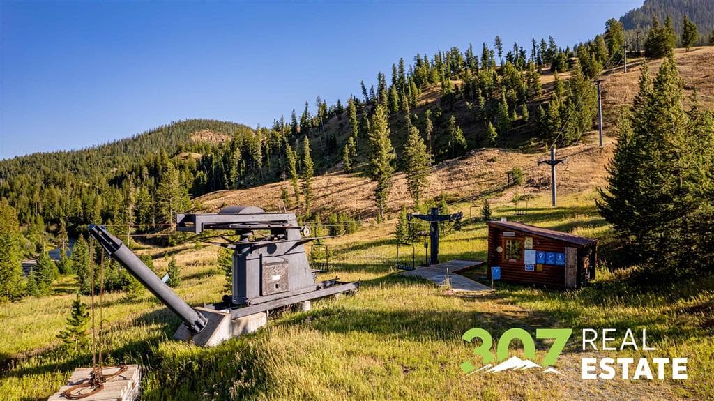 348 North Fork Hwy — photo 19 of 29