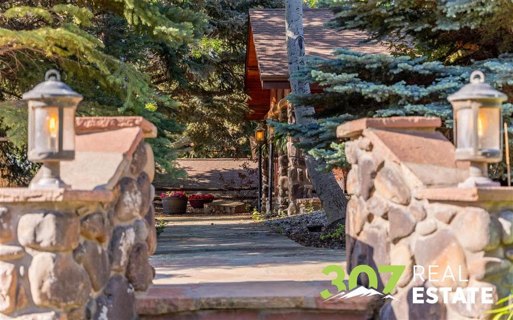 366 Lower Southfork Rd — photo 2 of 87