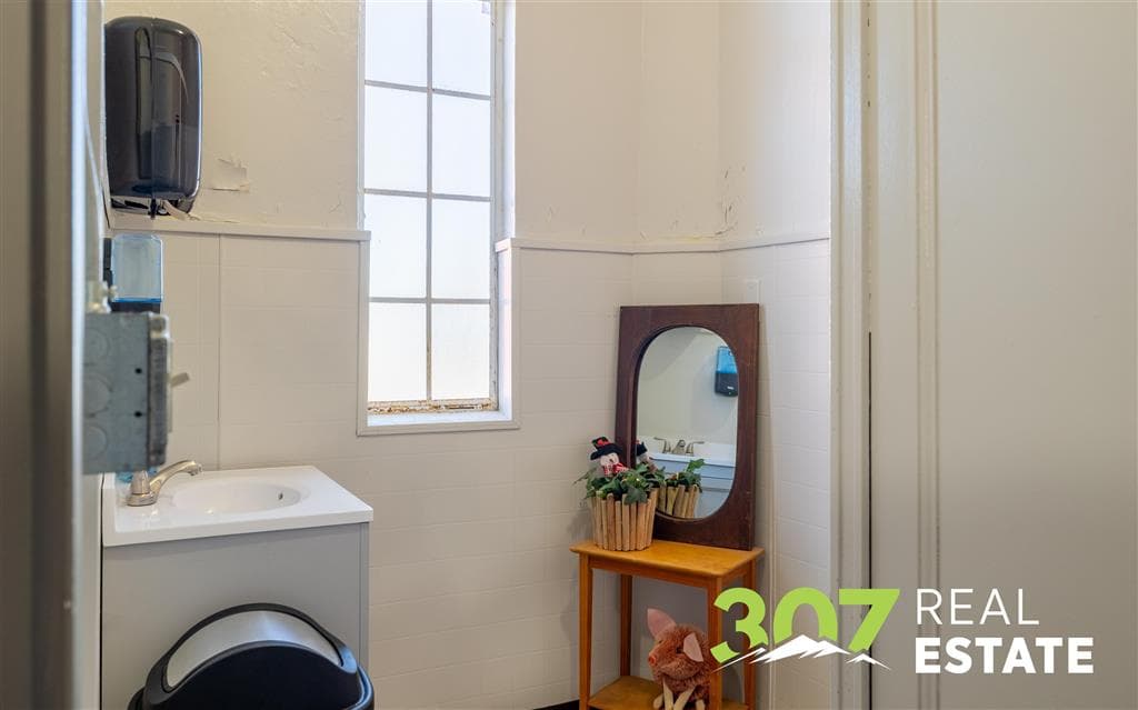 1491 Sheridan Ave — photo 18 of 34