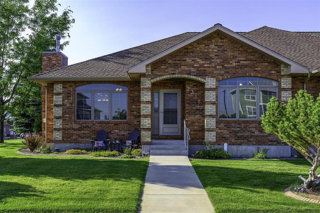 2332 Pioneer Ave photo 1