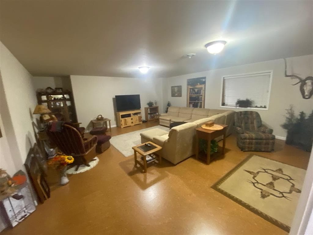 2332 Pioneer Ave — photo 12 of 39