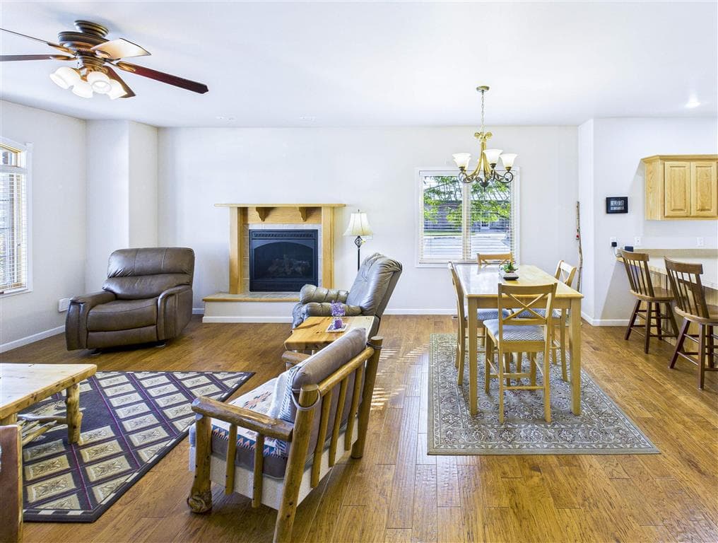 2332 Pioneer Ave — photo 13 of 39