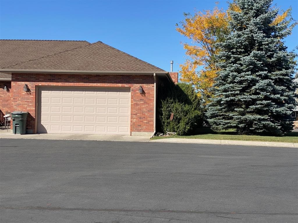 2332 Pioneer Ave — photo 3 of 39