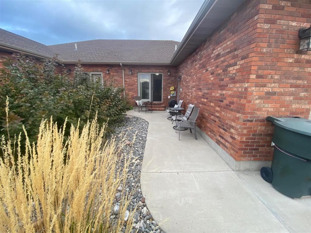 2332 Pioneer Ave — photo 5 of 39