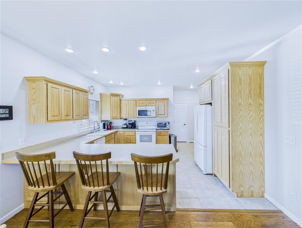 2332 Pioneer Ave — photo 7 of 39