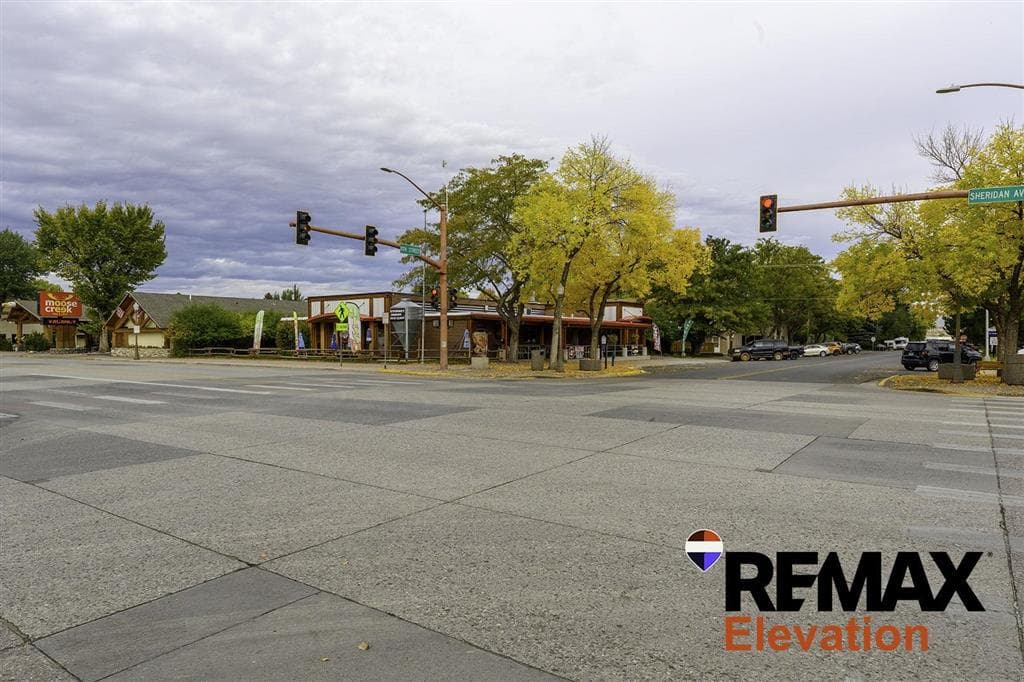 1057 Sheridan Ave — photo 7 of 46