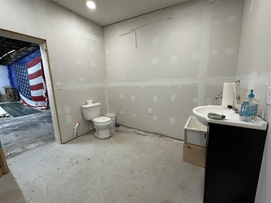 61 E Main St — photo 10 of 13