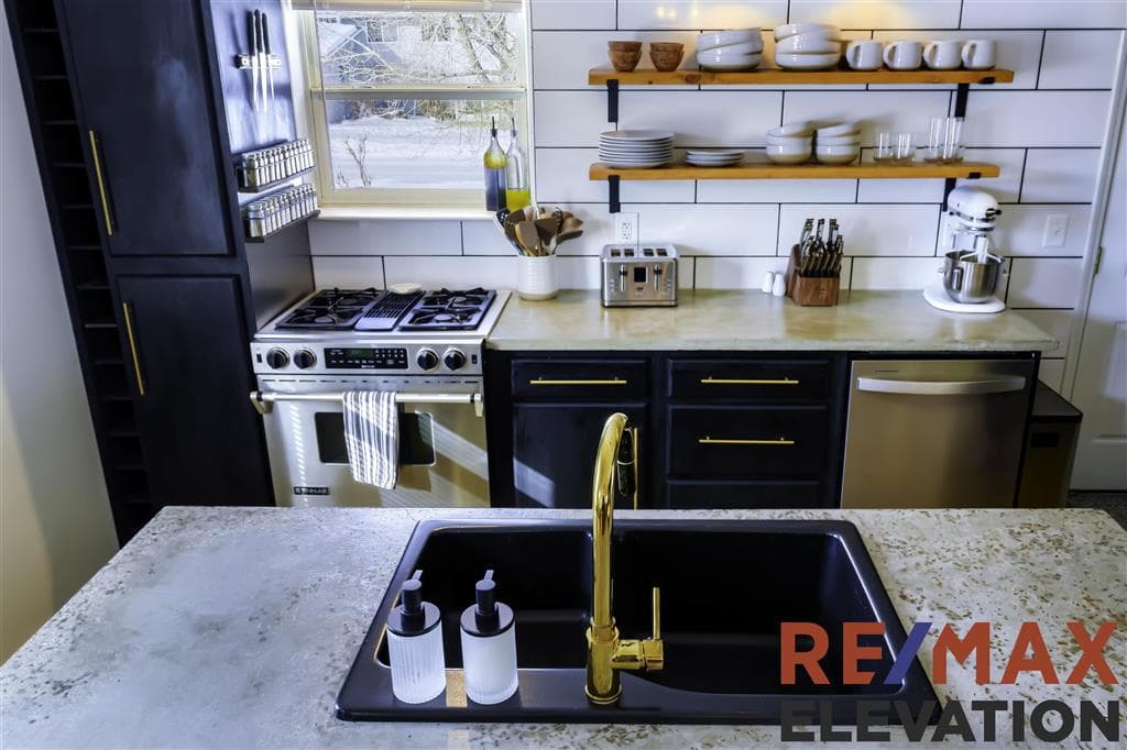 702 Kenmar St — photo 18 of 79