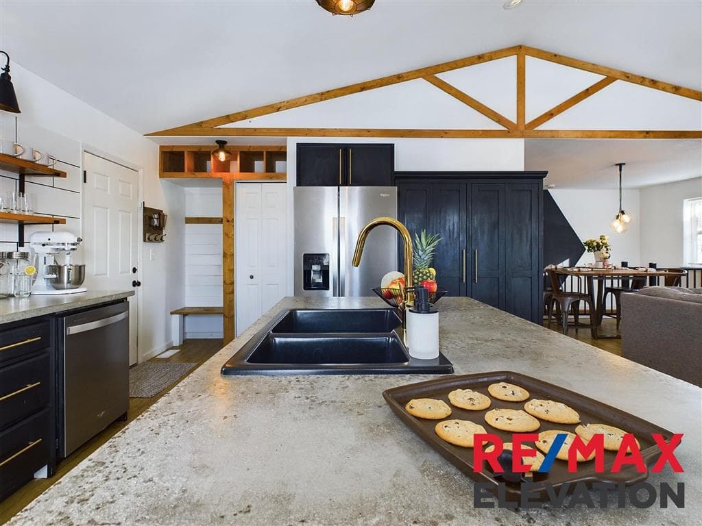 702 Kenmar St — photo 20 of 79