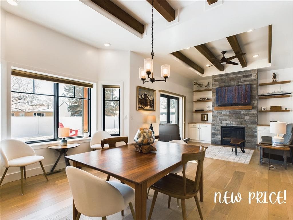 847 N Clark St photo 1