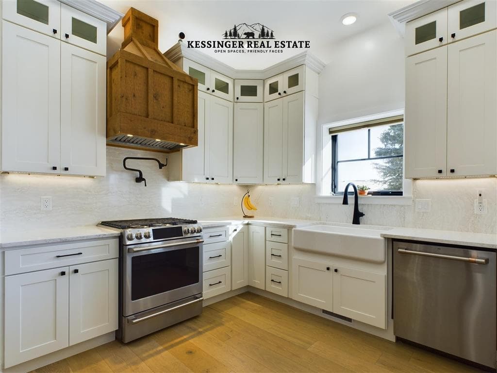 847 N Clark St — photo 16 of 25