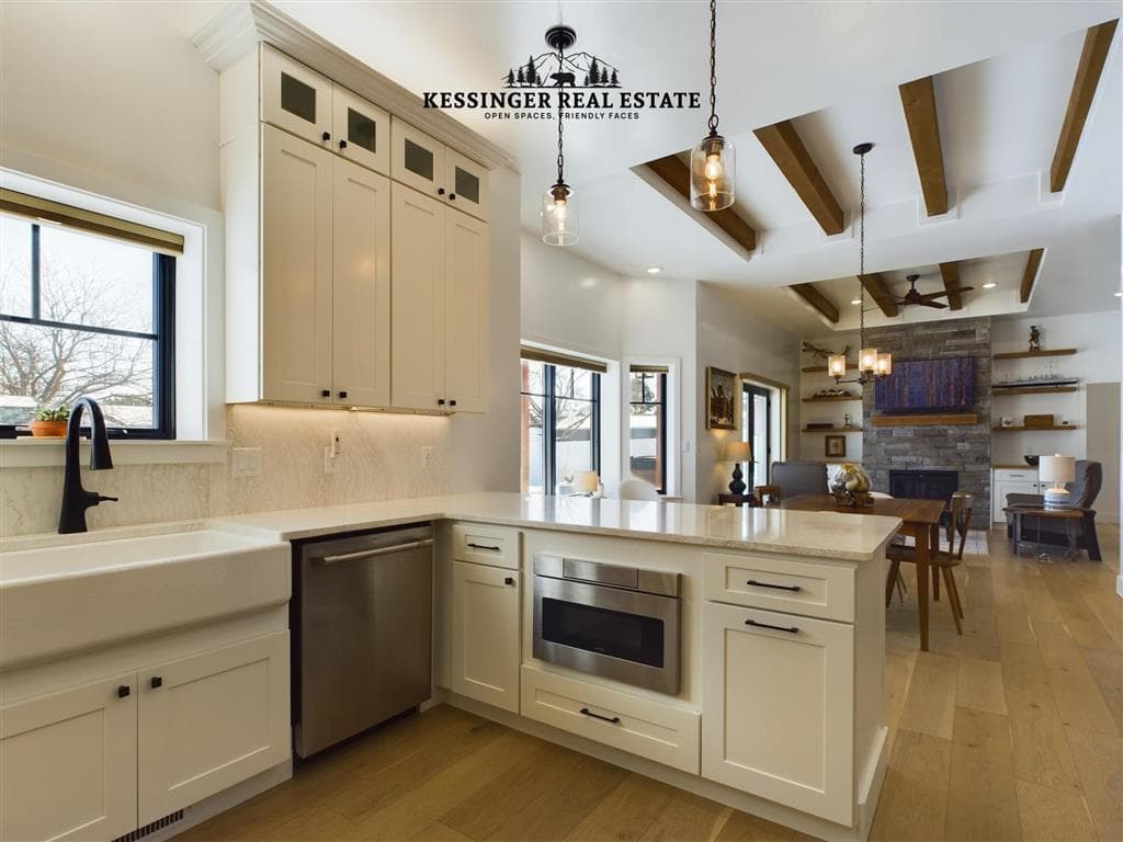 847 N Clark St — photo 18 of 25