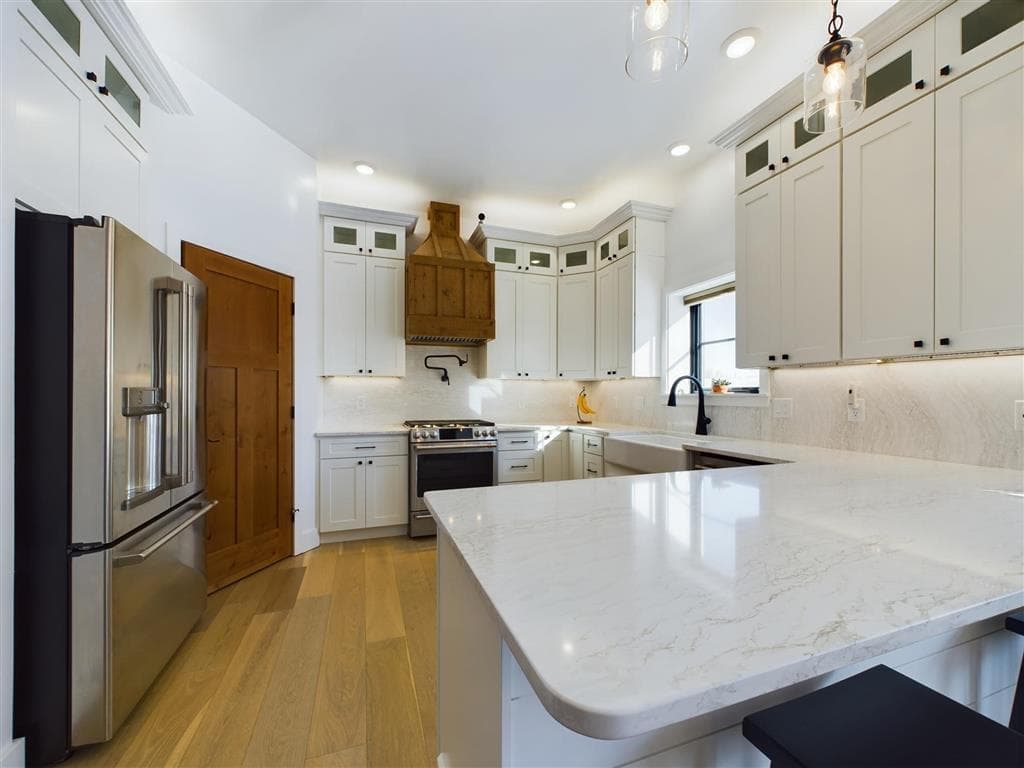 847 N Clark St — photo 6 of 25