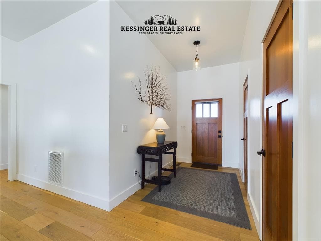 847 N Clark St — photo 7 of 25