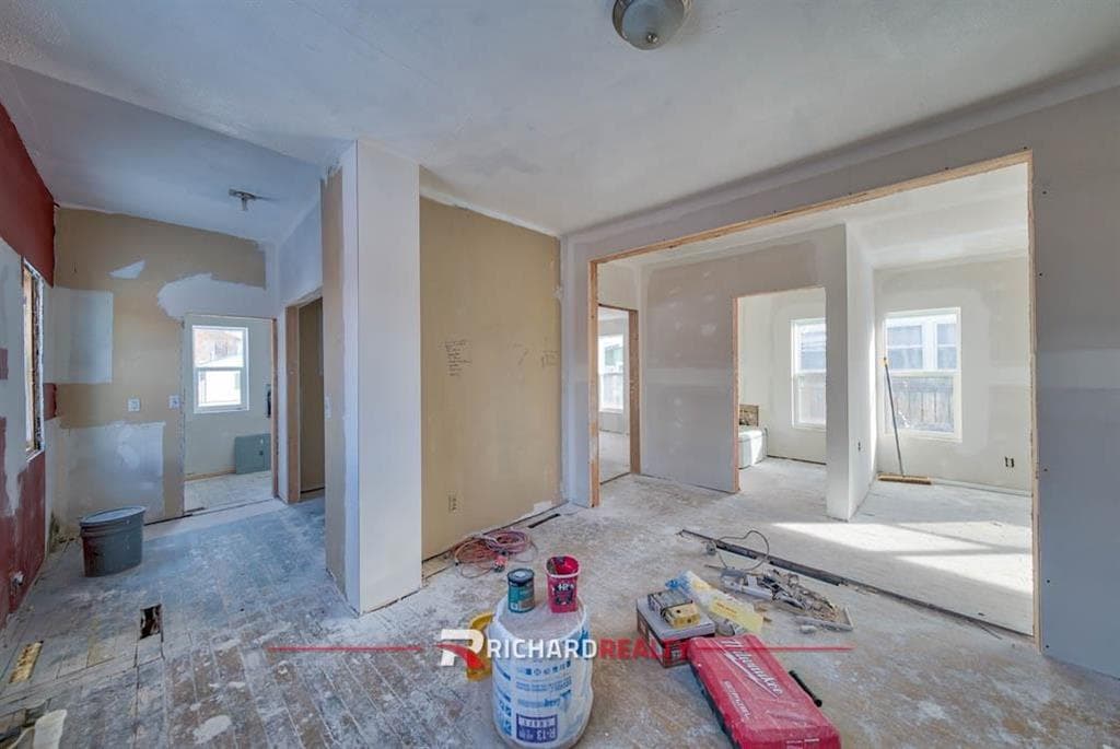 332 1st Ave N — photo 11 of 27