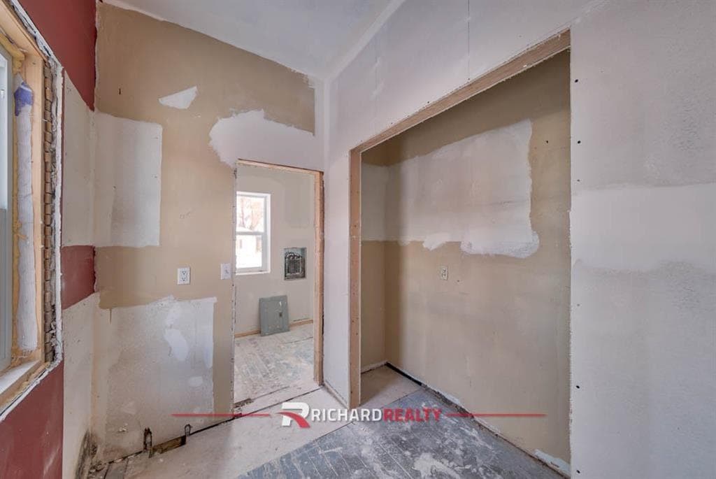 332 1st Ave N — photo 13 of 27