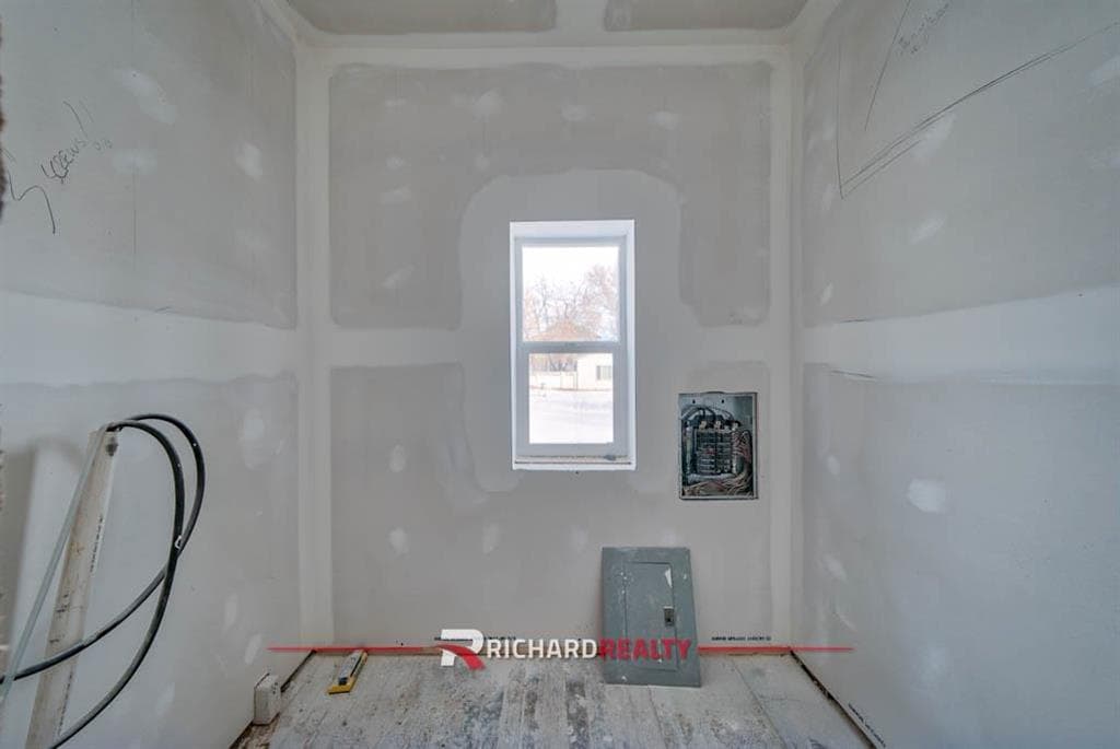 332 1st Ave N — photo 14 of 27