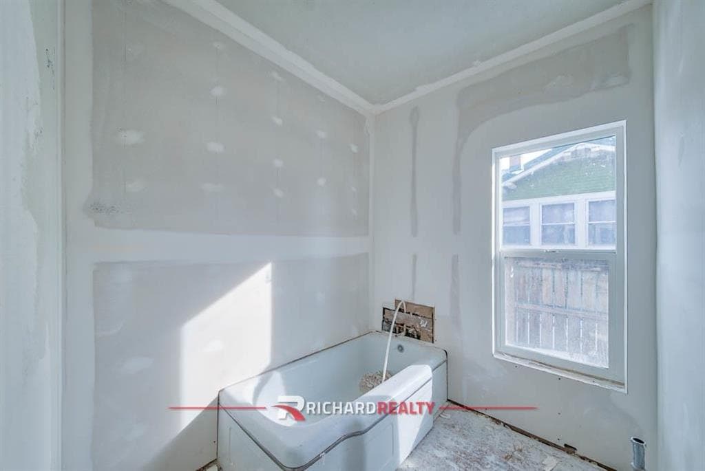 332 1st Ave N — photo 15 of 27