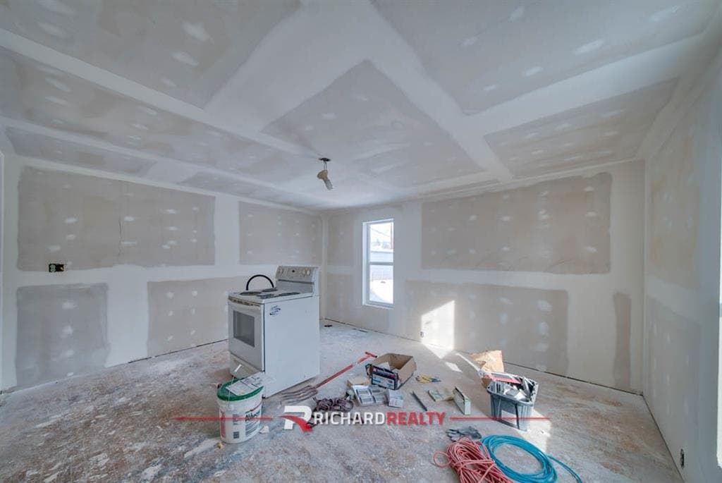 332 1st Ave N — photo 16 of 27