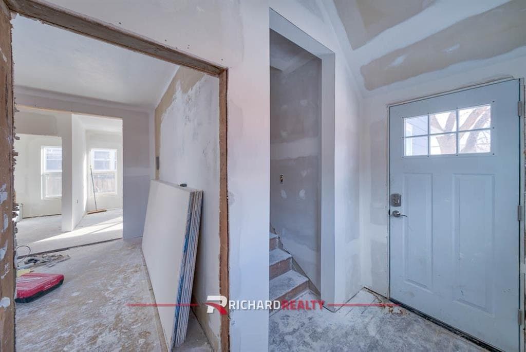 332 1st Ave N — photo 18 of 27