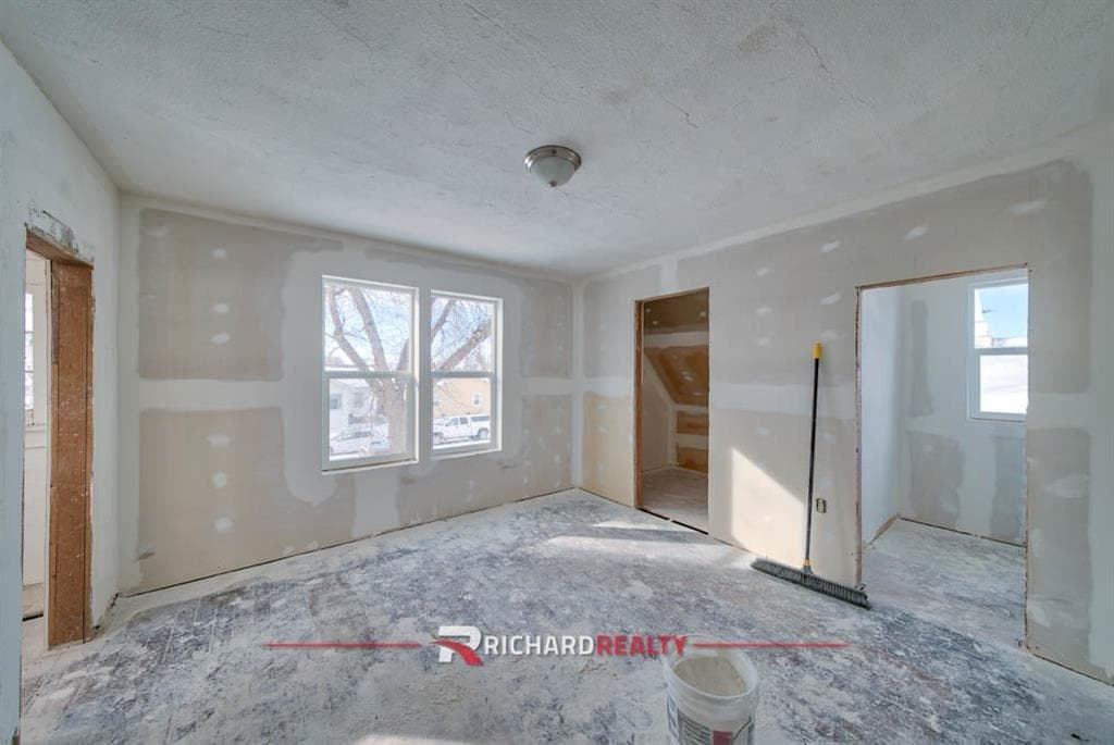 332 1st Ave N — photo 19 of 27