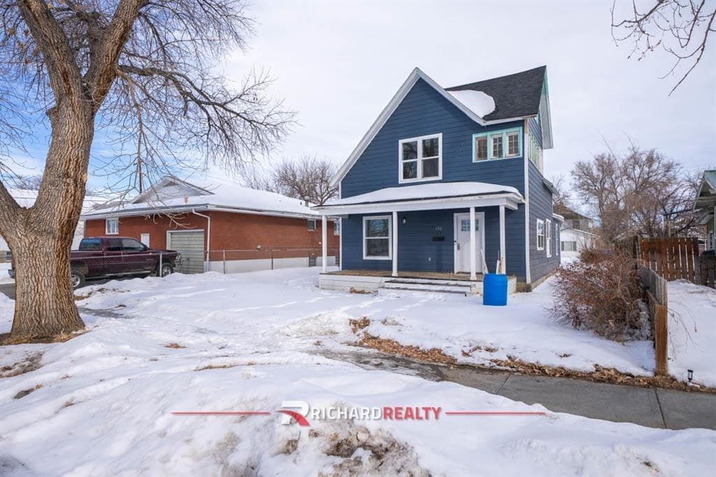 332 1st Ave N — photo 3 of 27