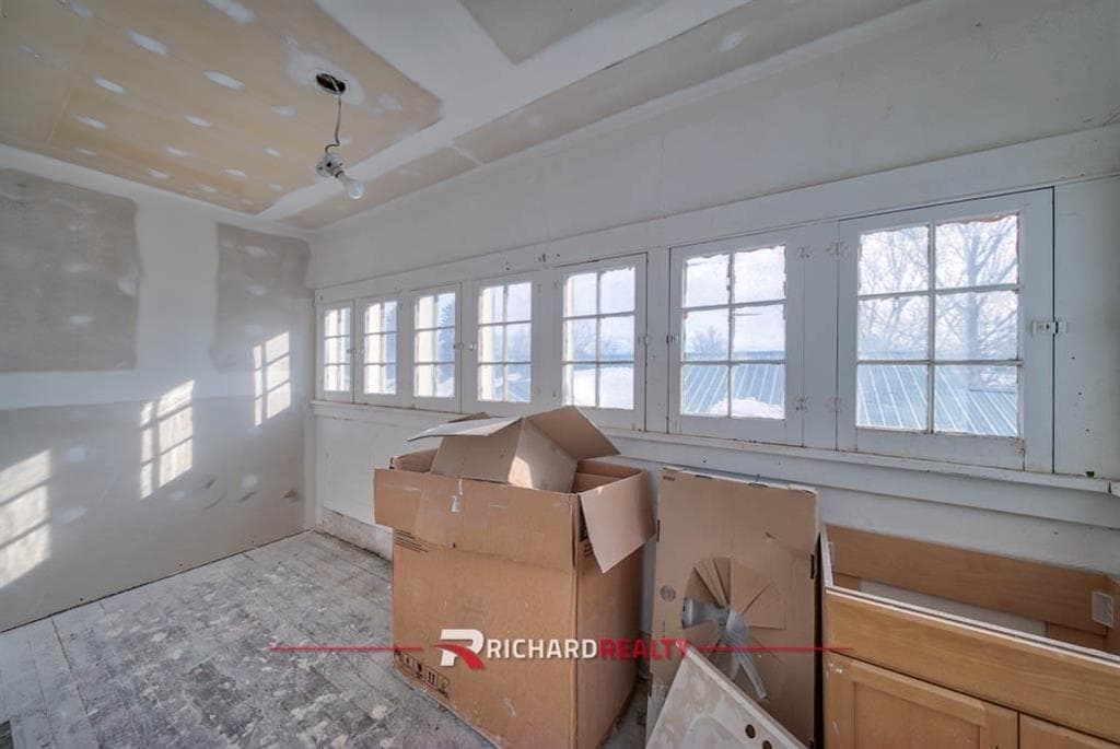 332 1st Ave N — photo 21 of 27