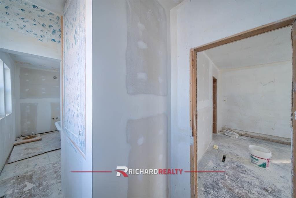 332 1st Ave N — photo 23 of 27