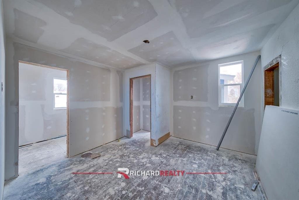 332 1st Ave N — photo 24 of 27