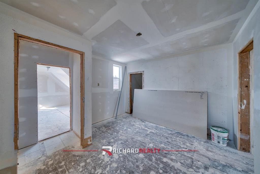 332 1st Ave N — photo 25 of 27