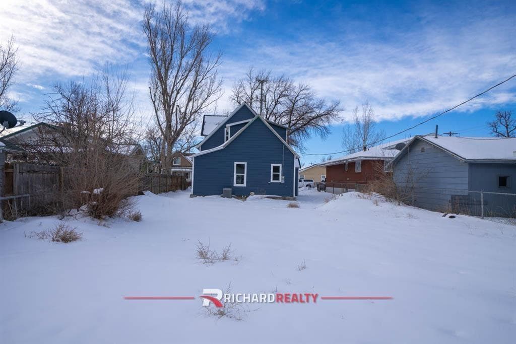 332 1st Ave N — photo 4 of 27