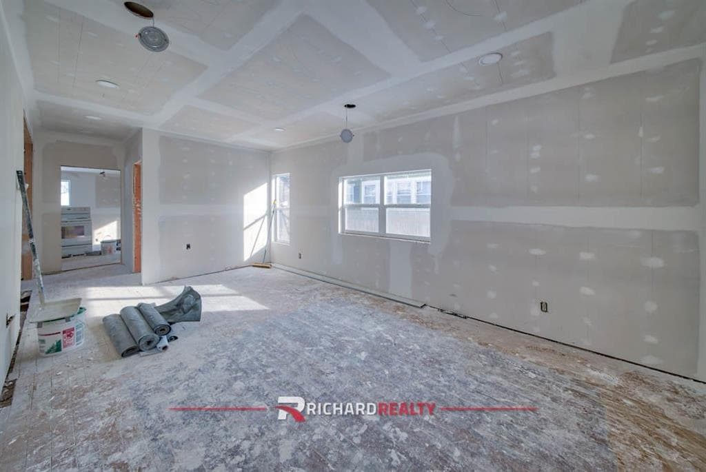 332 1st Ave N — photo 6 of 27