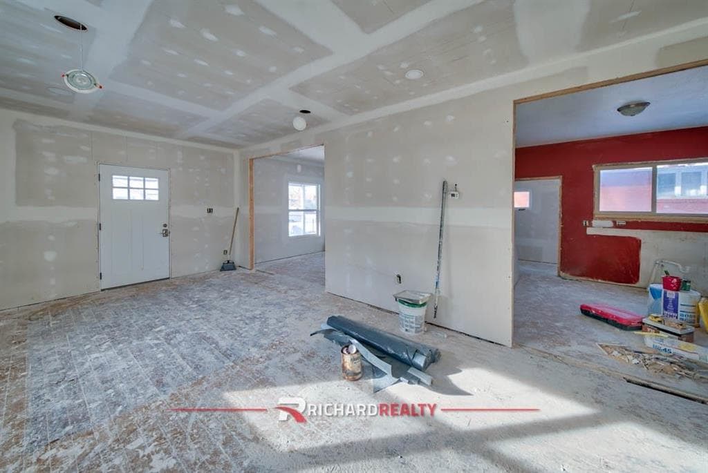 332 1st Ave N — photo 7 of 27