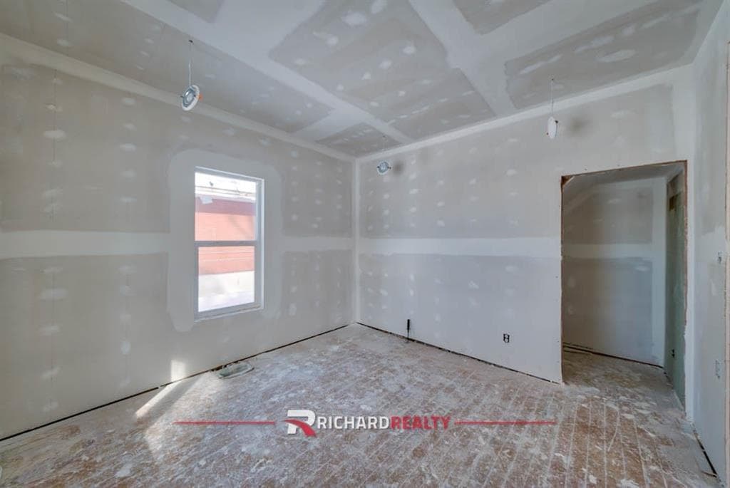 332 1st Ave N — photo 8 of 27