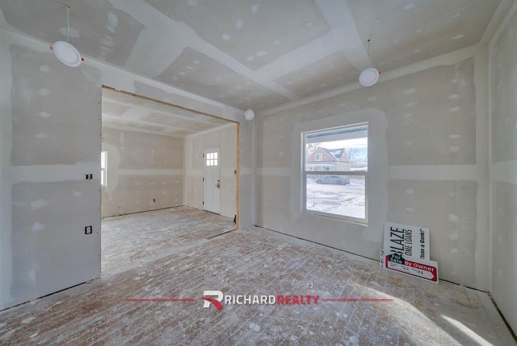 332 1st Ave N — photo 9 of 27